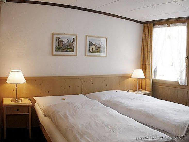 Petit Helvetia Budget Hotel Zermatt Værelse billede