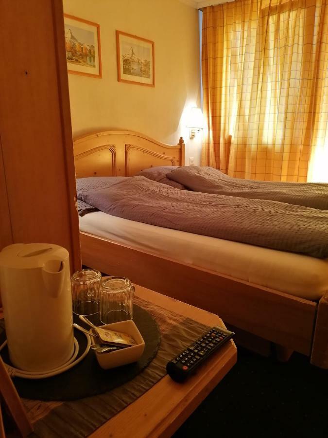 Petit Helvetia Budget Hotel Zermatt Eksteriør billede